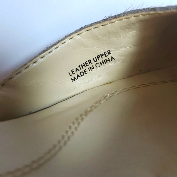 TAHARI SANDALS SHOES ANIMAL PRINT SIZE 6 1/2M GOOD CONDITION - Picture 16 of 17